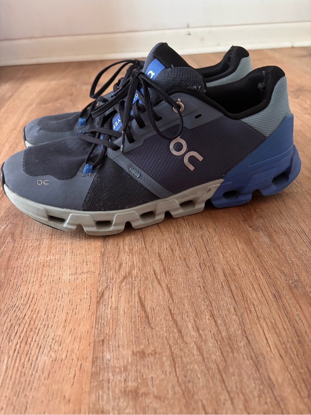 On cloud Running Men's Athletic Shoes in Navy, Gray and Blue cloud flyer size 11